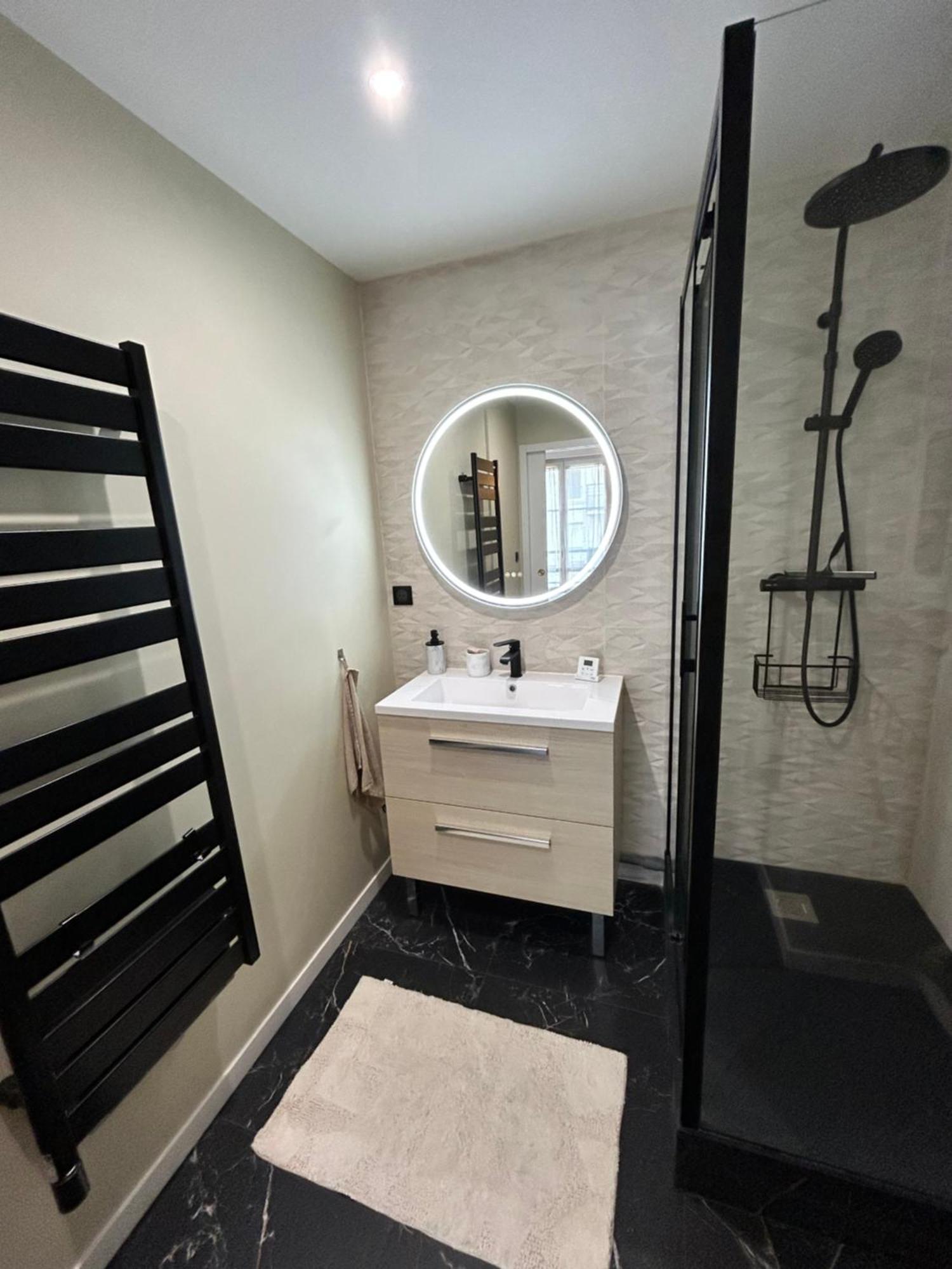 Sweet And Comfy In Hyper City Center With Netflix, Prime And Disney Plus Included Noisy-le-Grand Buitenkant foto